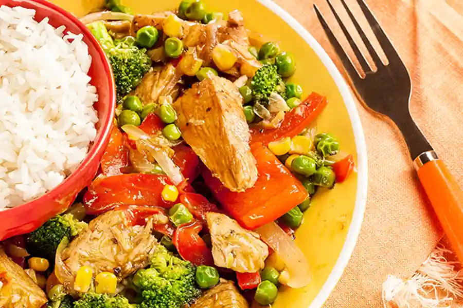 Wok de pollo con verduras, salsa de soja y cacahuete- Receta 183